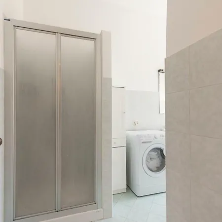 Modern In De Angeli ميلان