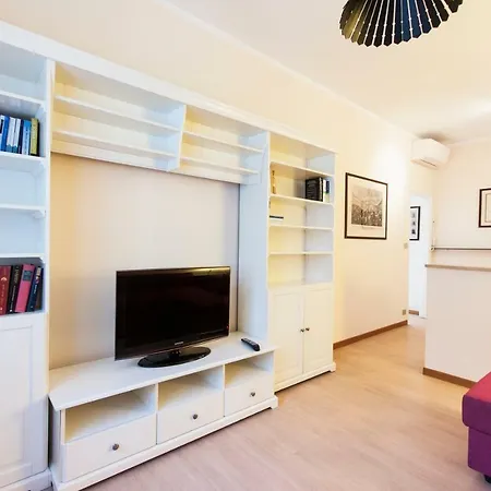 Modern In De Angeli * ميلان
