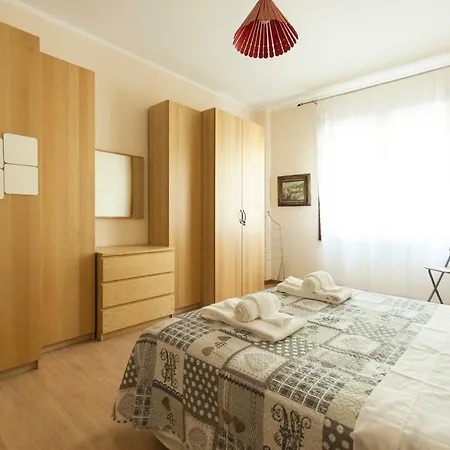 Modern In De Angeli شقة