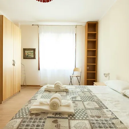 Modern In De Angeli ميلان